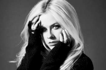 Avril Lavigne World Tour - Moved To Alexandra Palace
